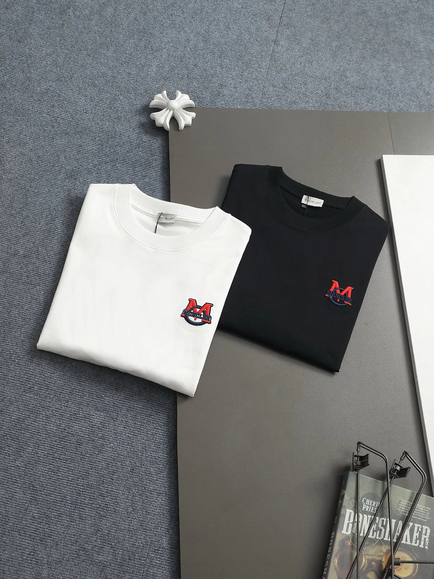 MONCLER Logo ， Retro Same Style T 320 Versatile : Black White Size：S M L XL